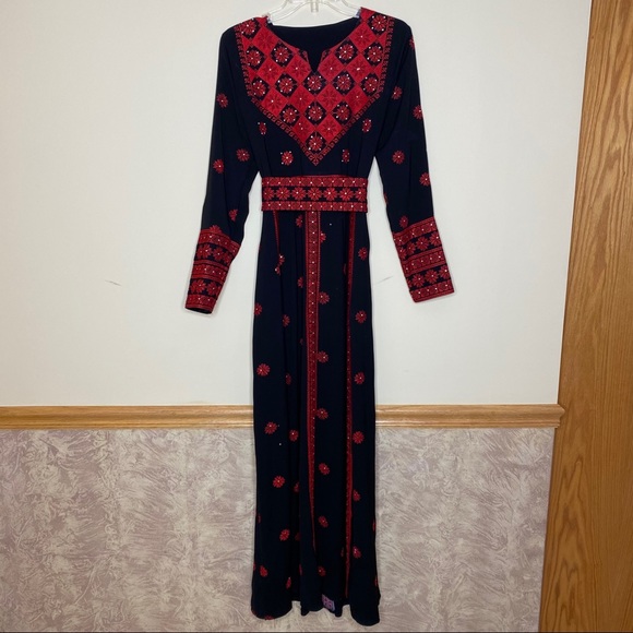 Dresses & Skirts - Women long sleeve black maxi Embroidery Thobe M/L